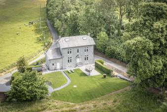 Luxury villa in Ciney, Ardennes: perfect for 10 people with sauna, garden and near attractions