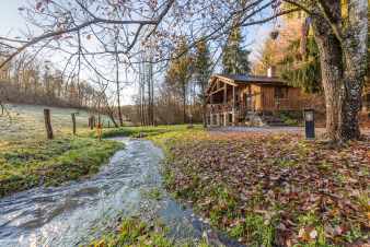 Chalet for two by the waters edge to rent in the Ardennes (Saint-Hubert)