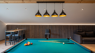 A pool table: the fun asset of your weekend 