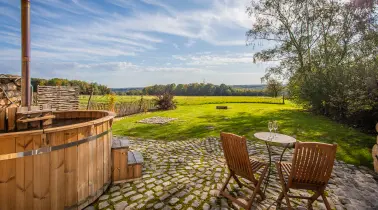 100% relaxing stay with jacuzzi and terrace views