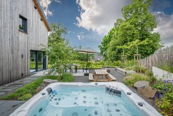 Holiday home for 17 with jacuzzi and sauna in Amel, High Fens