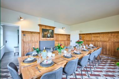 Luxury villa with swimming pool and tennis court for 14 people in Anhée, located in the Molignée valley