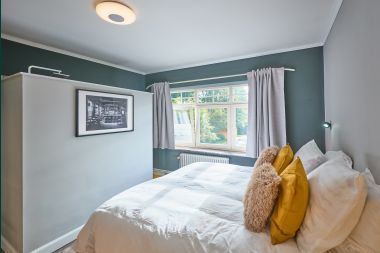 Luxury villa with swimming pool and tennis court for 14 people in Anhée, located in the Molignée valley