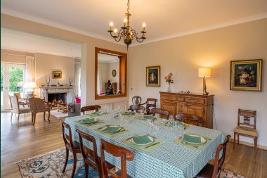 Spacious villa in Assesse, 9 people with 5 bedrooms and your own park