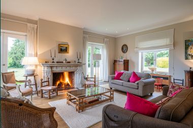 Spacious villa in Assesse, 9 people with 5 bedrooms and your own park