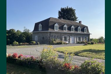 Spacious villa in Assesse, 9 people with 5 bedrooms and your own park