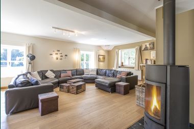 Castle in Bastogne for 12/15 persons in the Ardennes