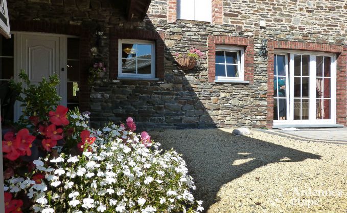 Holiday cottage in 2 parts with huge garden to rent in Bastogne