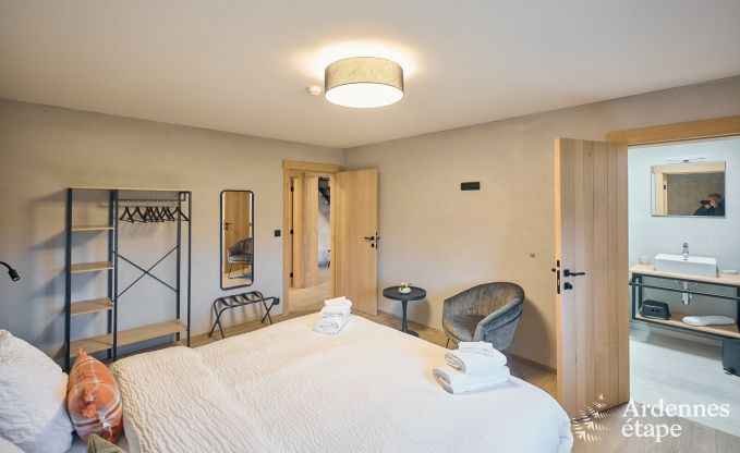 Holiday home in Bastogne: authentic holiday accommodation for 16 people with modern amenities in the Ardennes