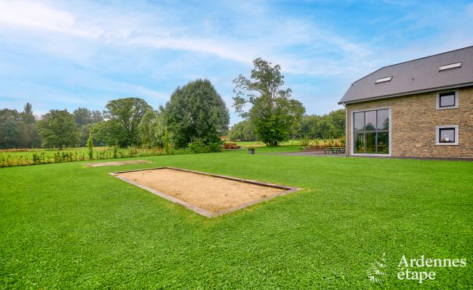 Holiday home in Bastogne: authentic holiday accommodation for 16 people with modern amenities in the Ardennes