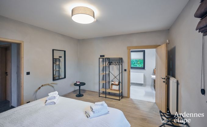 Holiday home in Bastogne: authentic holiday accommodation for 16 people with modern amenities in the Ardennes