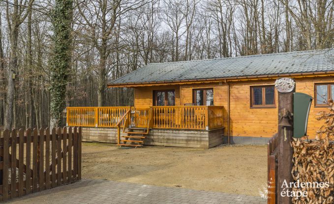 Cosy rental holiday cottage  for 4 persons in the woods of Beauraing