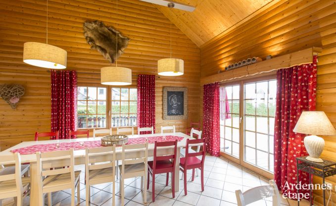 Spacious and comfortable wooden chalet for 15 persons in Bernister