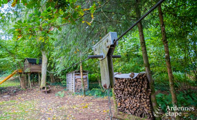 Authentic chalet for 8 people in Bivre with 4 bedrooms, wood stove, hot tub, private garden and bicycle storage