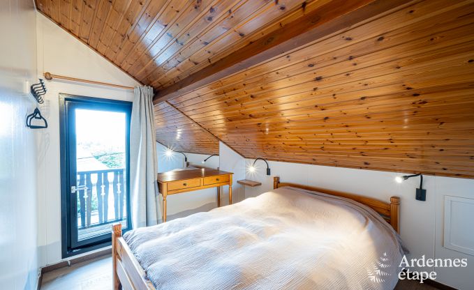 Authentic chalet for 8 people in Bivre with 4 bedrooms, wood stove, hot tub, private garden and bicycle storage