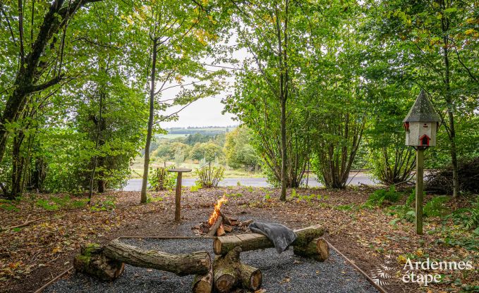 Authentic chalet for 8 people in Bivre with 4 bedrooms, wood stove, hot tub, private garden and bicycle storage