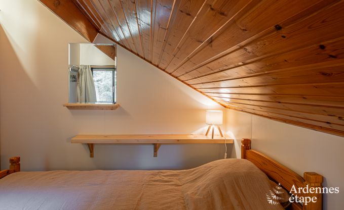 Authentic chalet for 8 people in Bivre with 4 bedrooms, wood stove, hot tub, private garden and bicycle storage