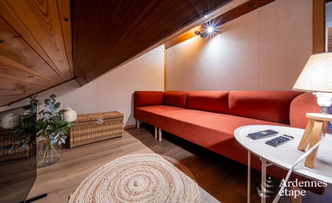 Authentic chalet for 8 people in Bivre with 4 bedrooms, wood stove, hot tub, private garden and bicycle storage