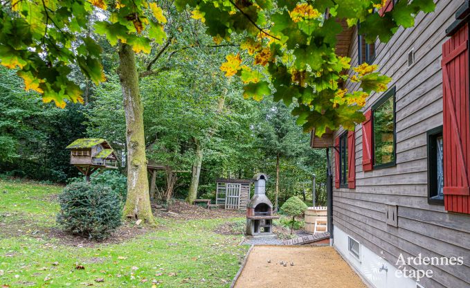 Authentic chalet for 8 people in Bivre with 4 bedrooms, wood stove, hot tub, private garden and bicycle storage