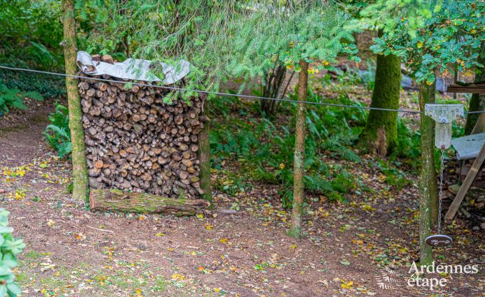 Authentic chalet for 8 people in Bivre with 4 bedrooms, wood stove, hot tub, private garden and bicycle storage