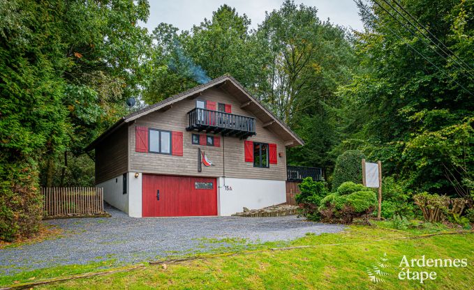 Authentic chalet for 8 people in Bivre with 4 bedrooms, wood stove, hot tub, private garden and bicycle storage