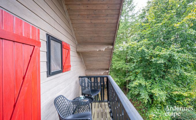 Authentic chalet for 8 people in Bivre with 4 bedrooms, wood stove, hot tub, private garden and bicycle storage