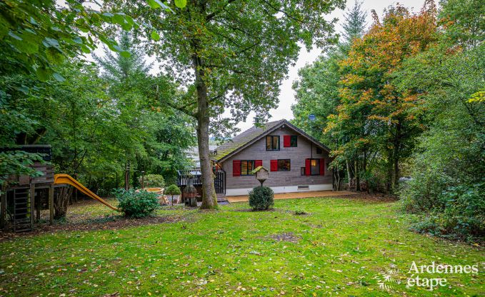 Authentic chalet for 8 people in Bivre with 4 bedrooms, wood stove, hot tub, private garden and bicycle storage