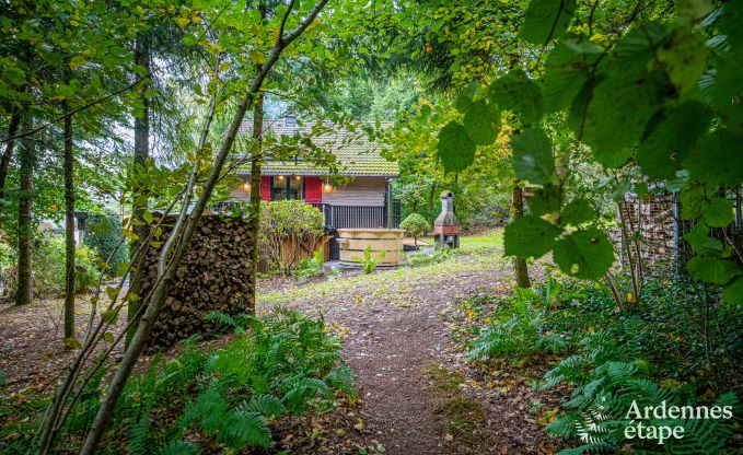 Authentic chalet for 8 people in Bivre with 4 bedrooms, wood stove, hot tub, private garden and bicycle storage