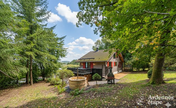 Authentic chalet for 8 people in Bièvre with 4 bedrooms, wood stove, hot tub, private garden and bicycle storage