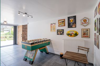 Holiday home in Bièvre for 7 people with 4 bedrooms, children's play area, private garden and modern comfort