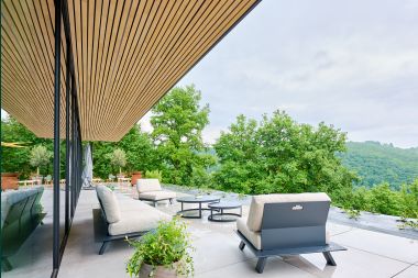 Luxury villa for 14 people in Poupehan with 6 bedrooms and bathrooms, indoor pool and sauna