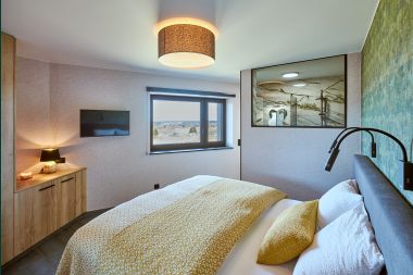 Luxury holiday home in Butgenbach: water tower with sauna, hot tub and panoramic view for 6 people