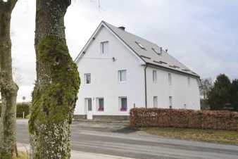 Lakefront holiday cottage for 6 persons to rent in Bütgenbach