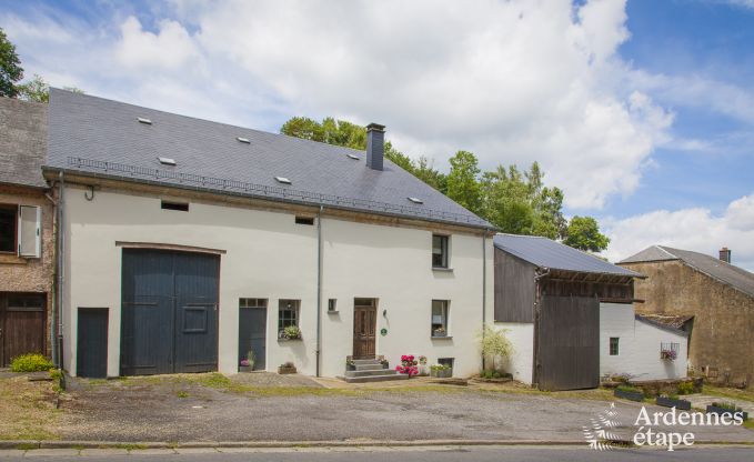 Holiday cottage in Chassepierre for 8/9 persons in the Ardennes