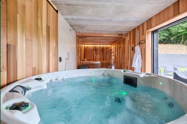 Spacious loft for 24 people in Chaudfontaine with 10 bedrooms, wellness with sauna and jacuzzi and private terrace