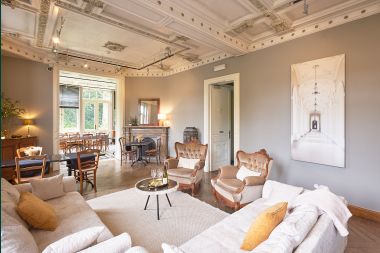 Spacious loft in Chimay for 14 people with 6 bedrooms and bathrooms, jacuzzi and private garden