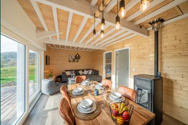 Charming chalet for 5 on the bank of the Semois in Chiny, Gaume