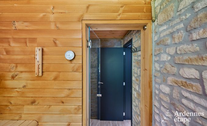 Luxurious holiday home for 4 people with swimming pool, sauna and jacuzzi in Ciney