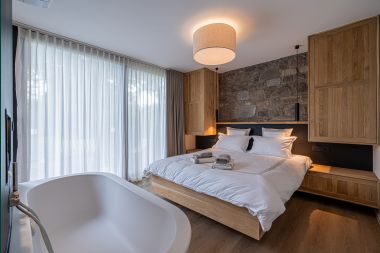 Charming house for 2 people in Clavier with bedroom, bathroom, jacuzzi and private garden