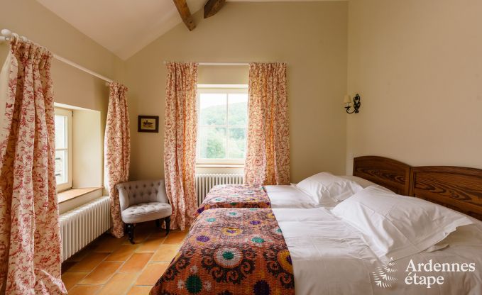 Charming 4 star holiday cottage for 10 persons in Couvin