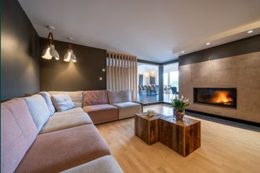 Spacious holiday villa in Daverdisse for 14 people with 5 bedrooms and bathrooms, wellness facilities and private garden