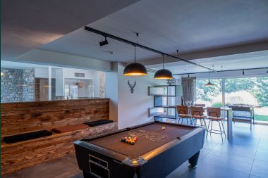 Spacious luxury villa in Daverdisse for 22 people with 11 bedrooms, indoor pool, sauna and jacuzzi