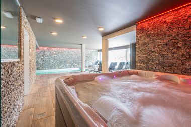 Luxury villa Daverdisse, 10 bedrooms, 9 bathrooms, swimming pool, jacuzzi, sauna, playroom, near forest and river