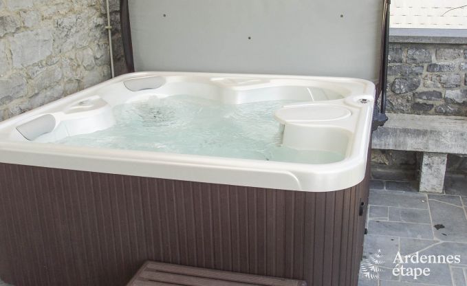 Holiday house for 7/8 persons with outdoor jacuzzi in Dinant