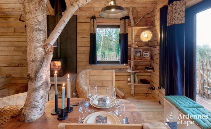 Romantic chalet Doische: handmade, wood stove, private garden, suitable for 2 people