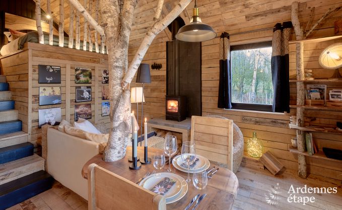 Romantic chalet Doische: handmade, wood stove, private garden, suitable for 2 people