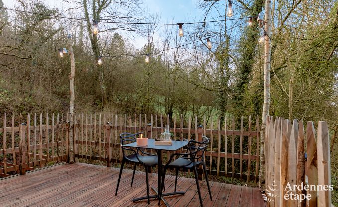 Romantic chalet Doische: handmade, wood stove, private garden, suitable for 2 people