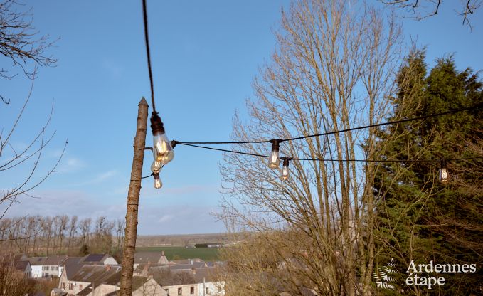 Romantic chalet Doische: handmade, wood stove, private garden, suitable for 2 people