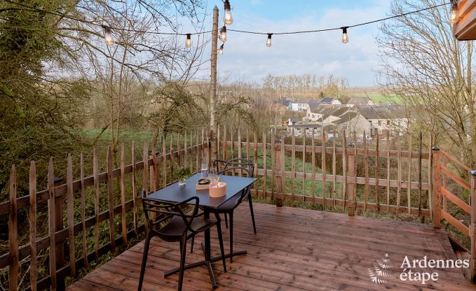 Romantic chalet Doische: handmade, wood stove, private garden, suitable for 2 people