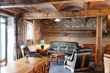 Spacious holiday home in Durbuy: 26 people, 9 bedrooms, heart of the Ardennes